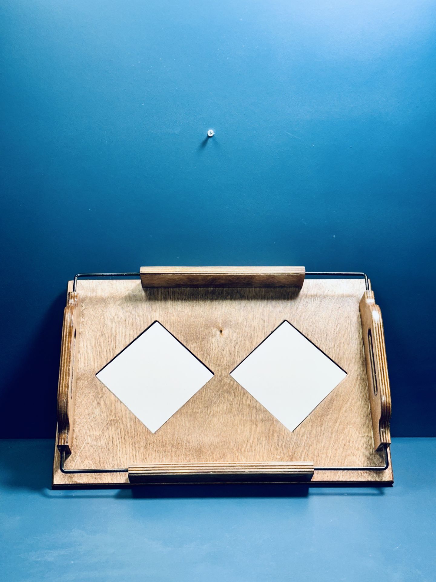 2 Karolu Metal Köşeli Ahşap Sunum Tepsisi