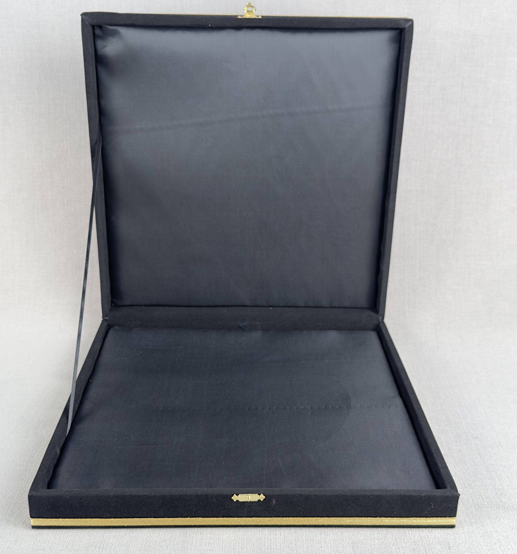 40cm Tabak Kadife Kutu Siyah